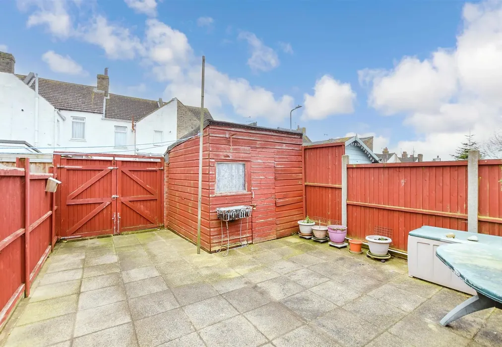 4 bed Terraced