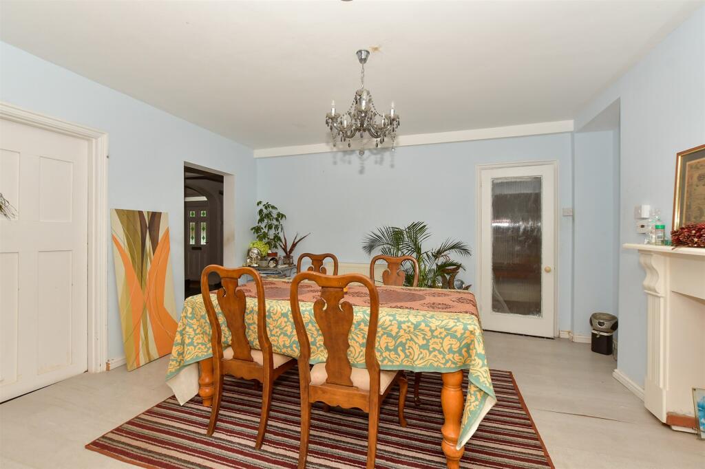 6 bed Detached