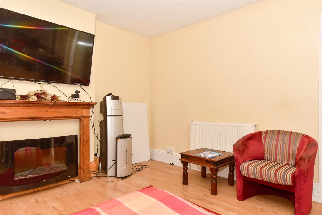 6 bed Detached