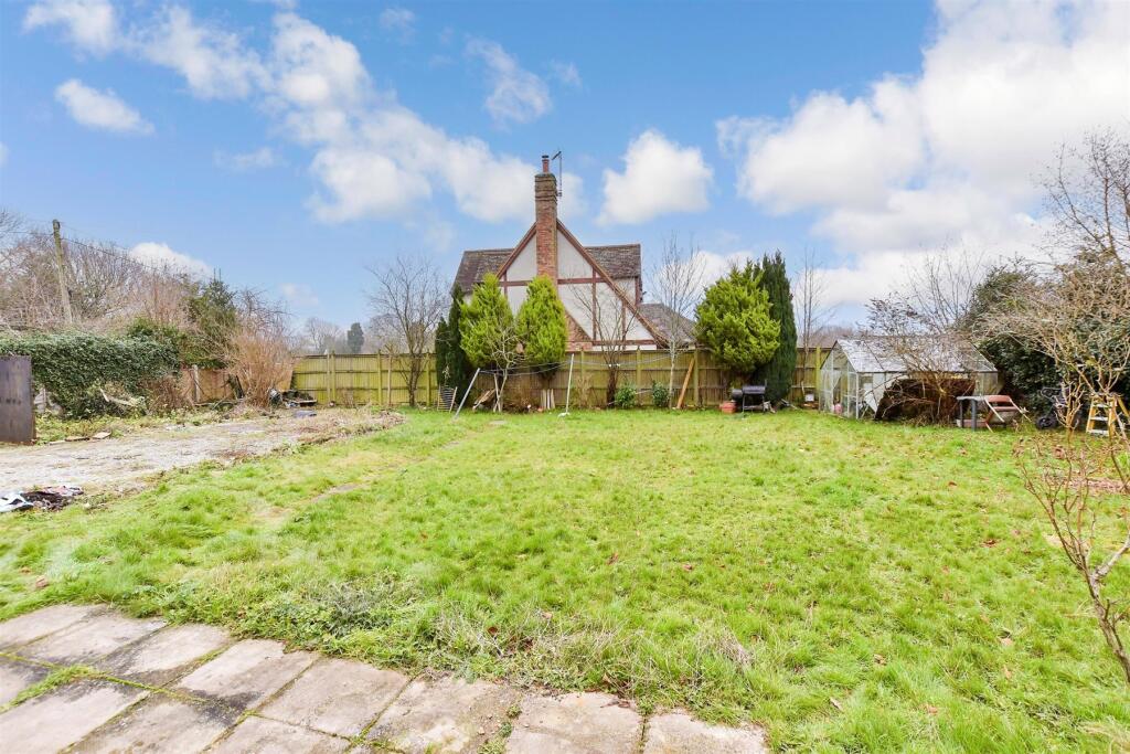 6 bed Detached