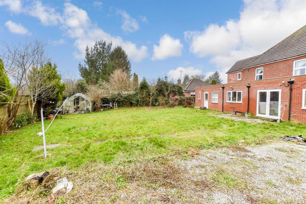 6 bed Detached