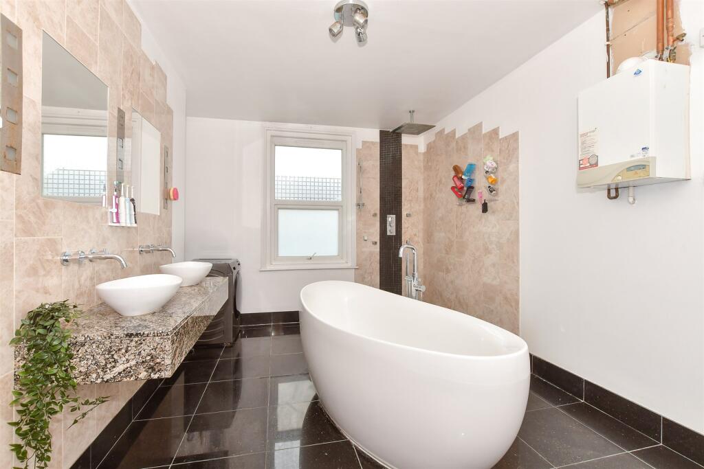 4 bed Detached