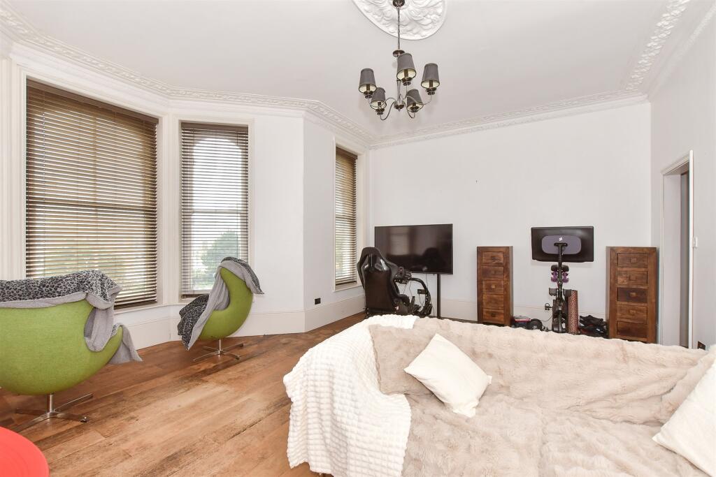 4 bed Detached