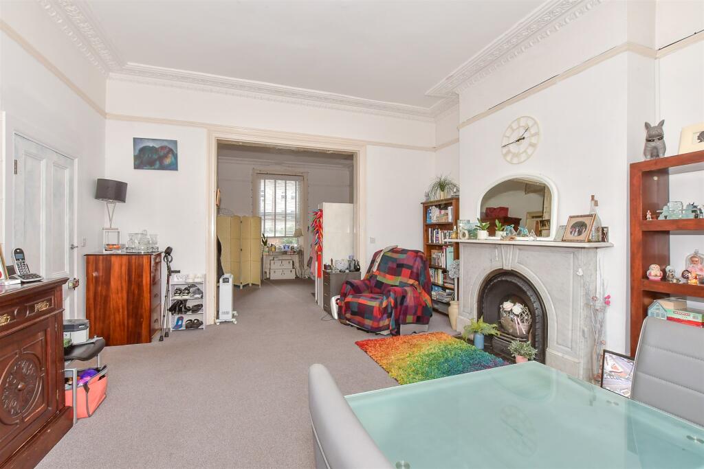 4 bed Detached