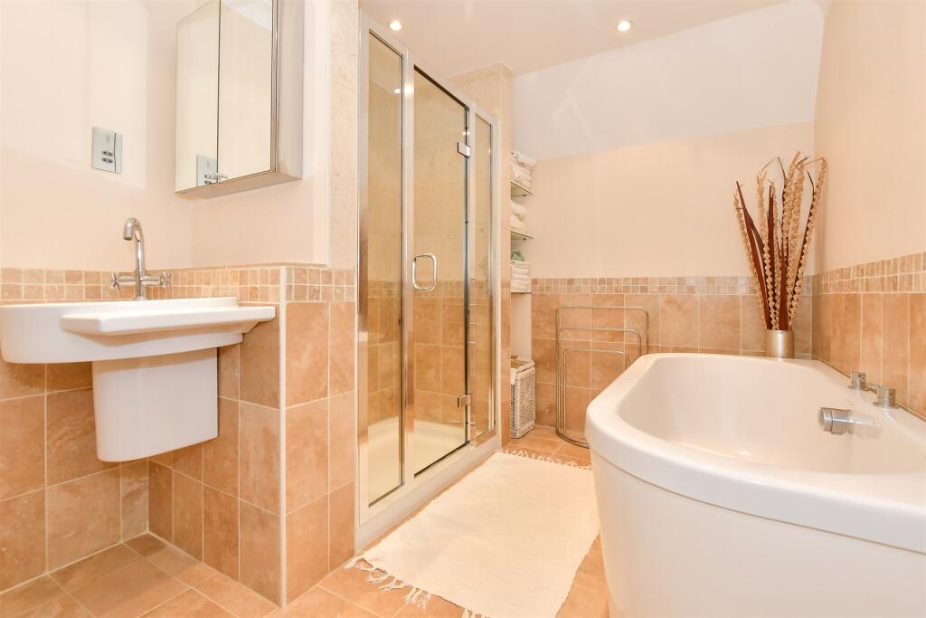 2 bed Semi-Detached