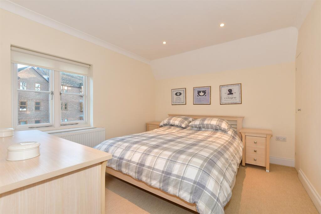 2 bed Semi-Detached