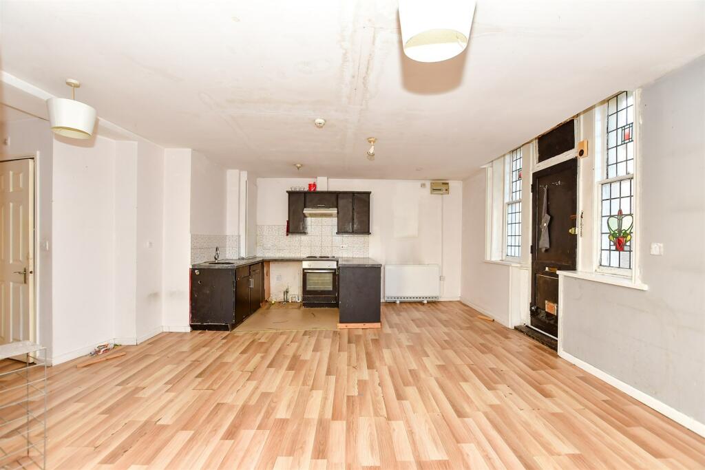 2 bed Ground Flat