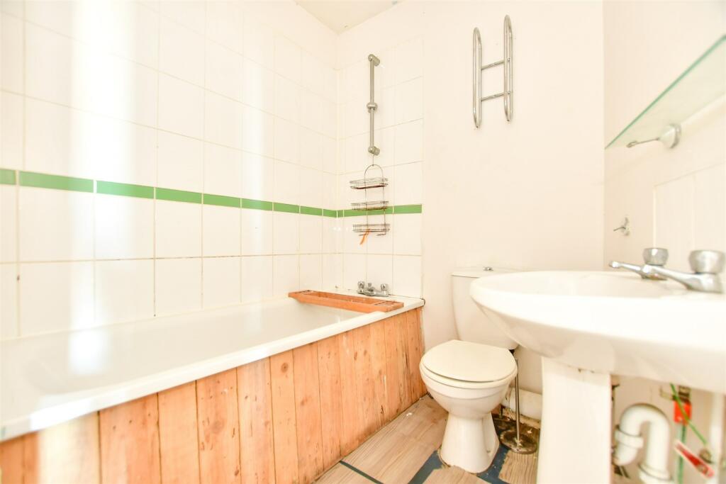 2 bed Ground Flat