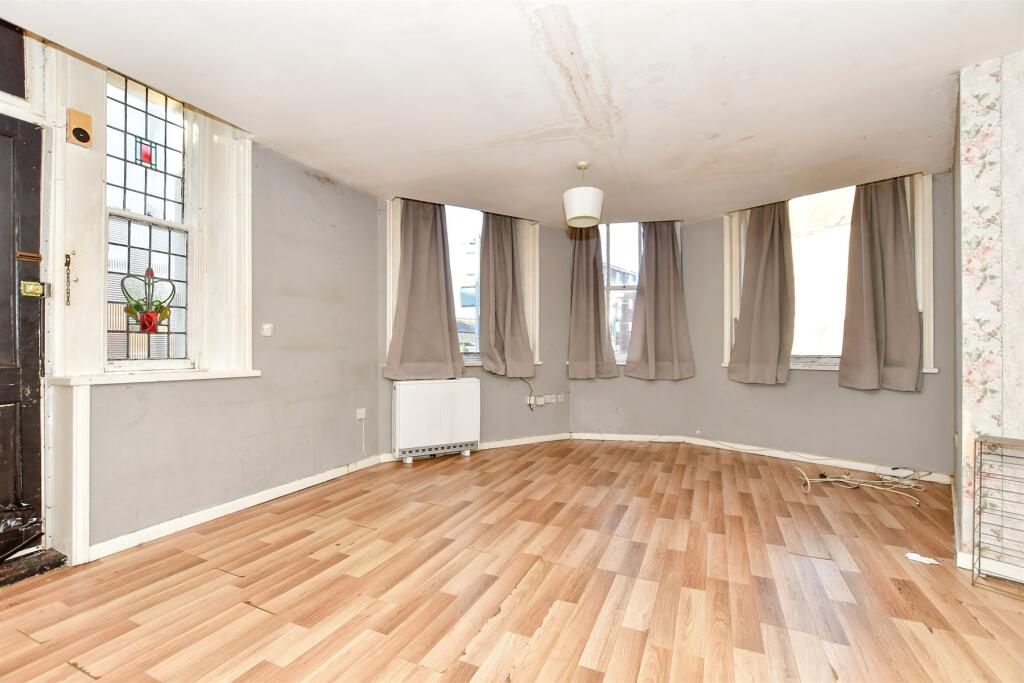 2 bed Ground Flat