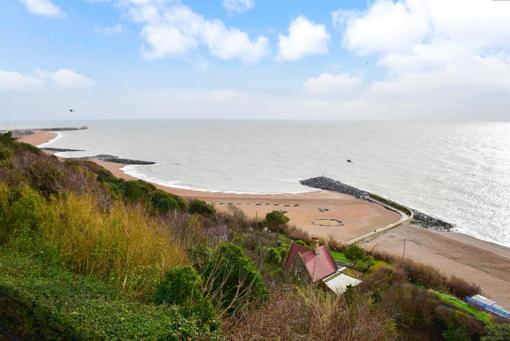 2 bed Ground Flat