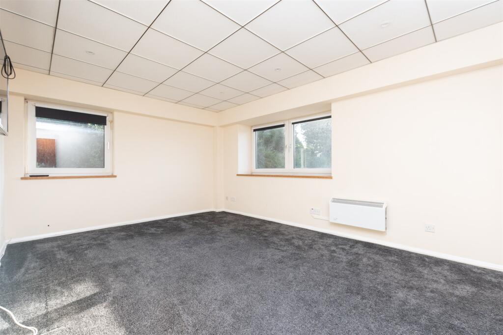1 bed Ground Flat