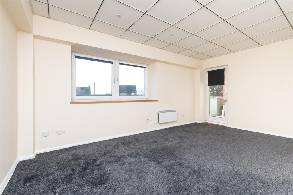 1 bed Ground Flat
