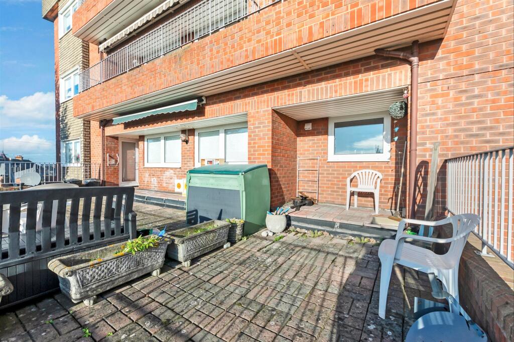 1 bed Ground Flat