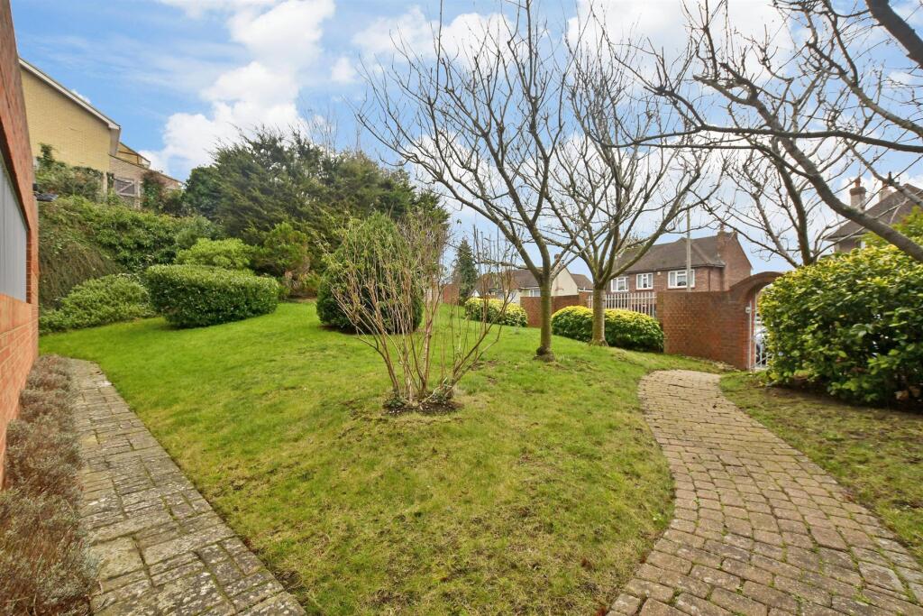 1 bed Ground Flat