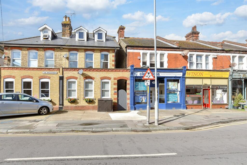 2 bed Maisonette