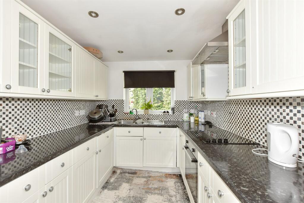 2 bed Maisonette