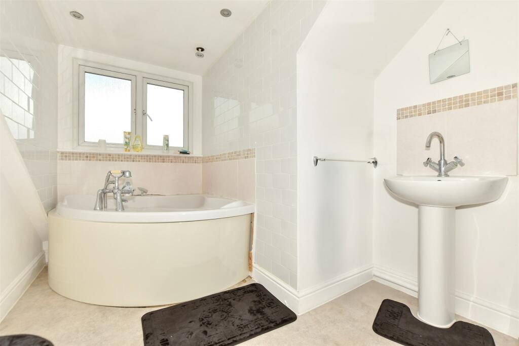 2 bed Maisonette
