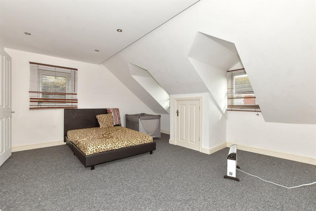 2 bed Maisonette