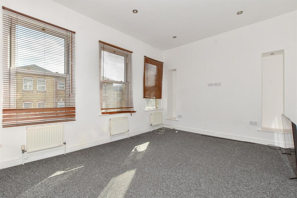 2 bed Maisonette