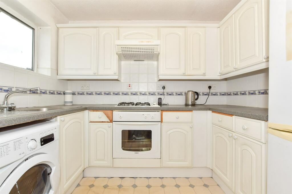 2 bed Maisonette