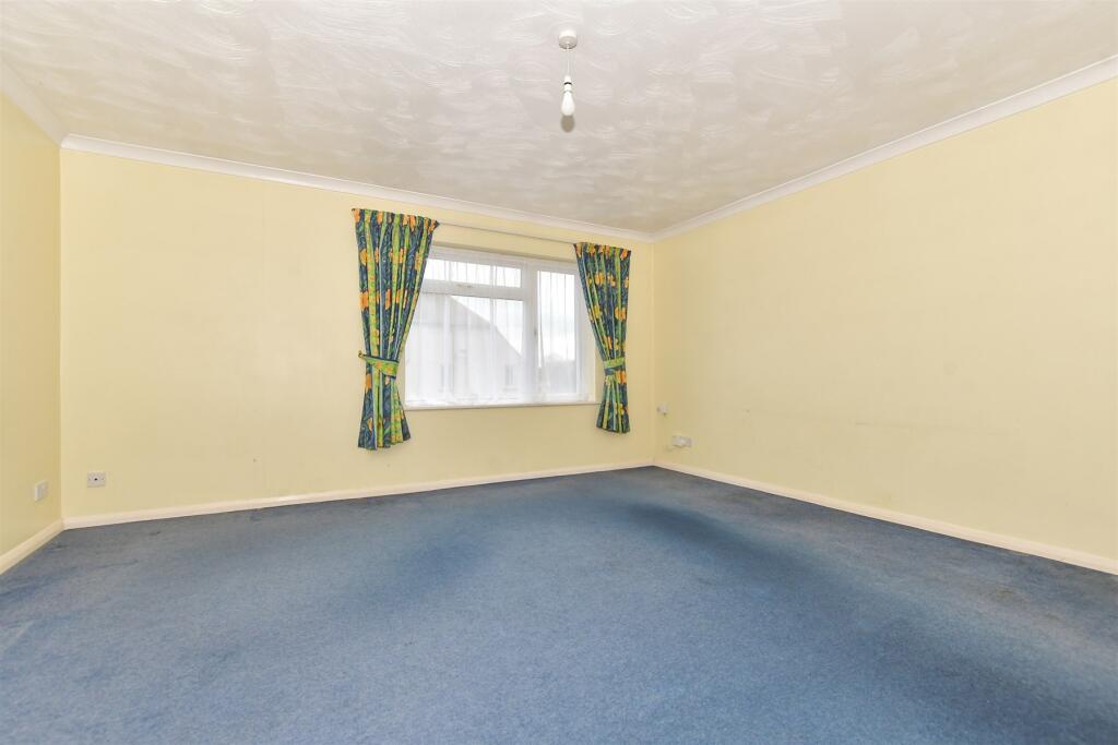 2 bed Maisonette