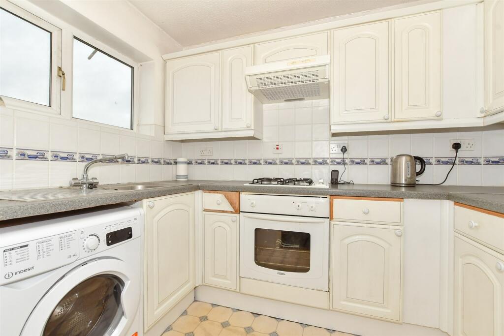 2 bed Maisonette