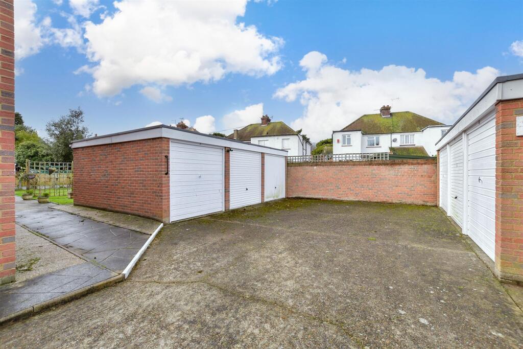 2 bed Maisonette