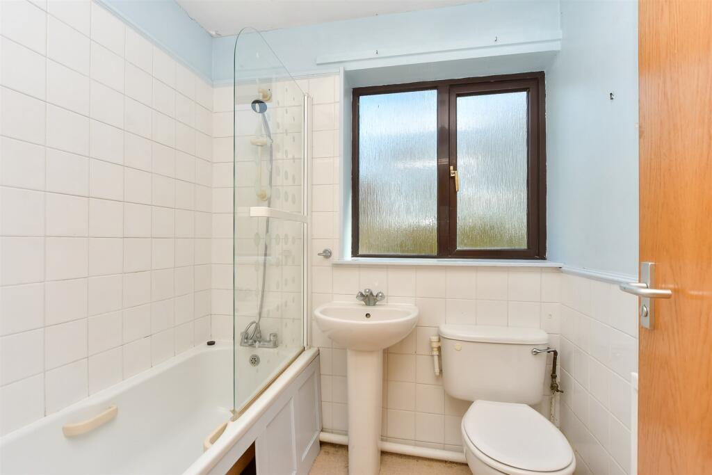 3 bed Link Detached House