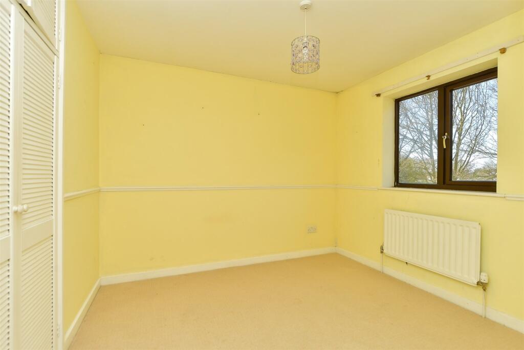 3 bed Link Detached House