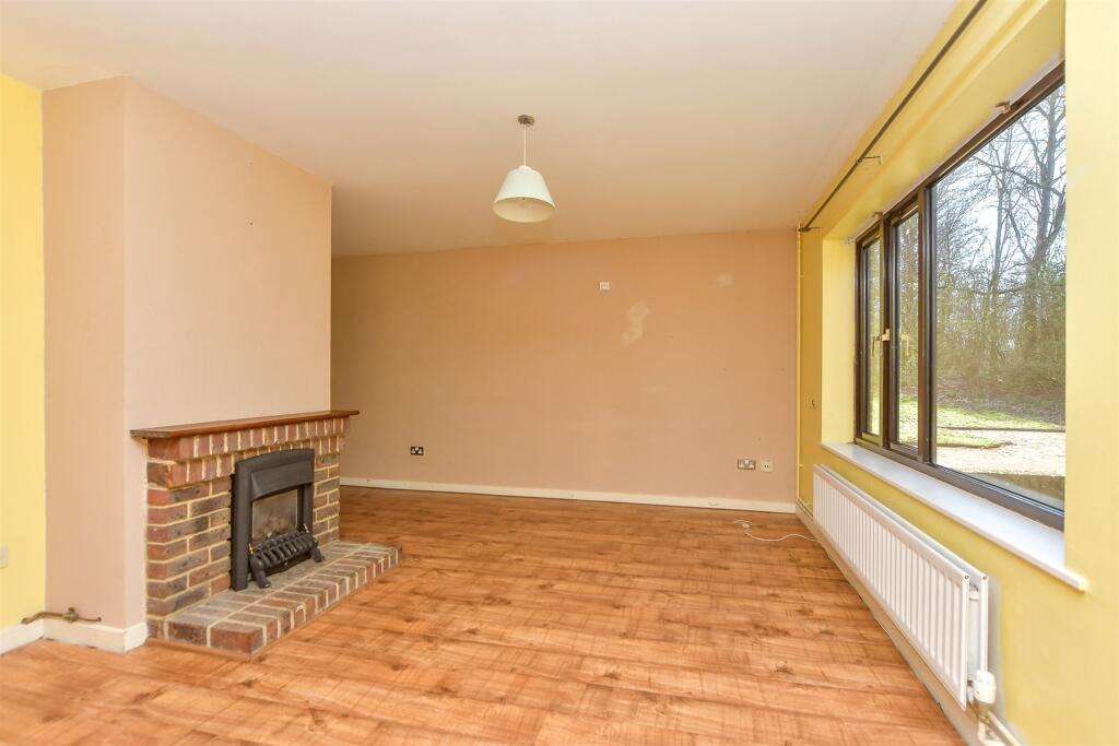3 bed Link Detached House