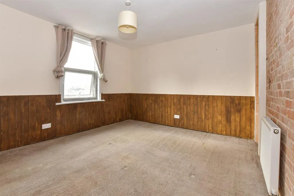 4 bed End of Terrace
