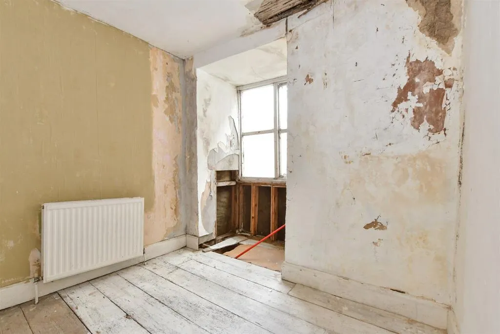 4 bed End of Terrace