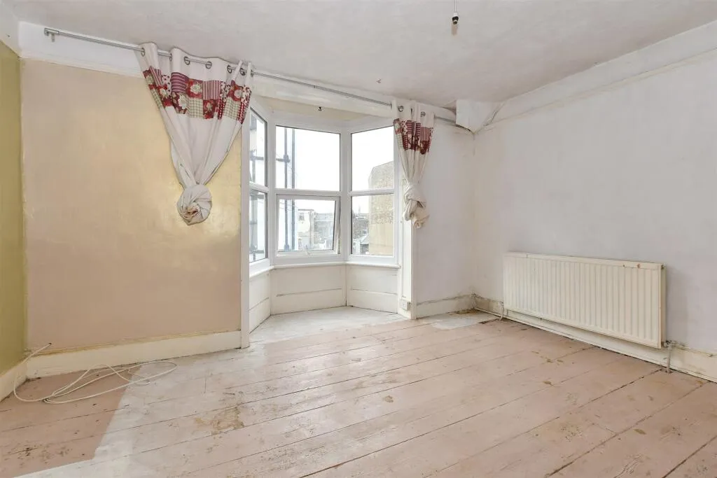 4 bed End of Terrace