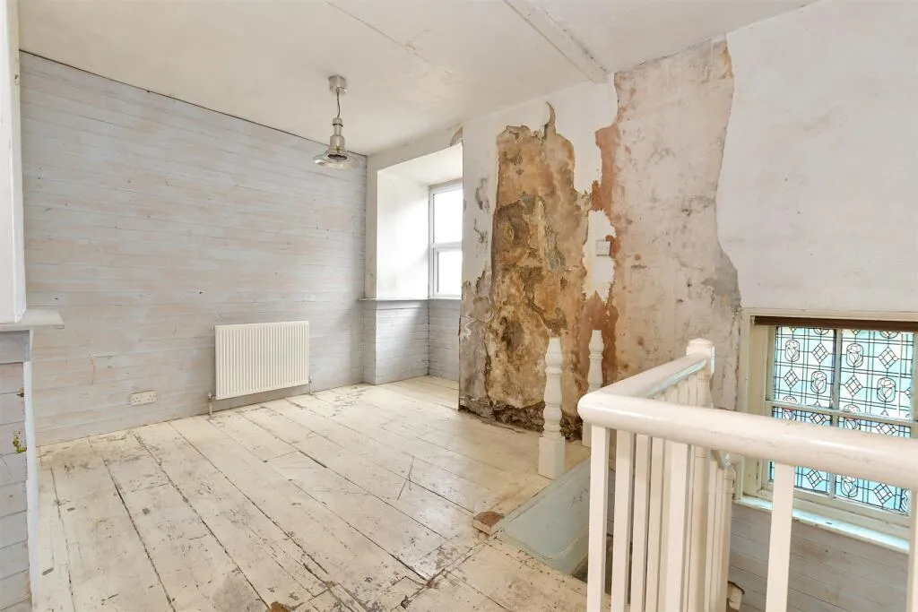 4 bed End of Terrace