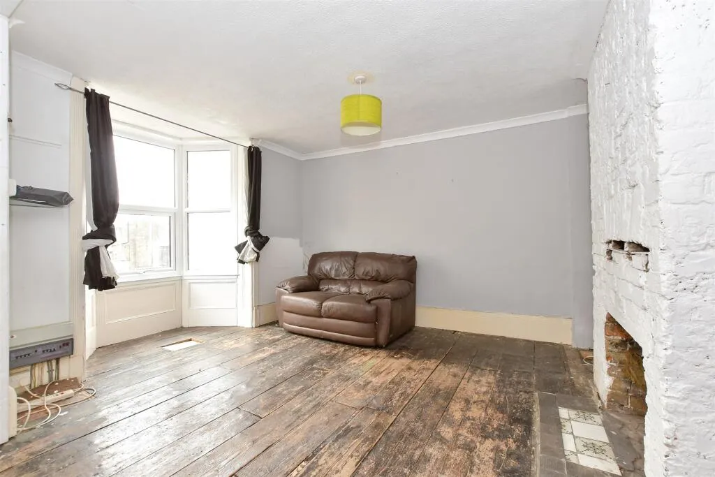 4 bed End of Terrace