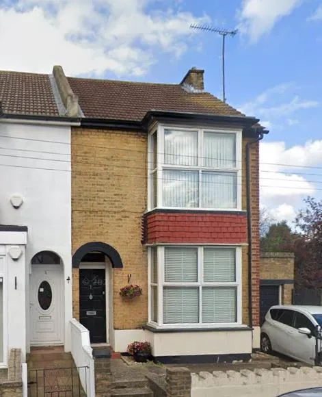 5 bed Semi-Detached