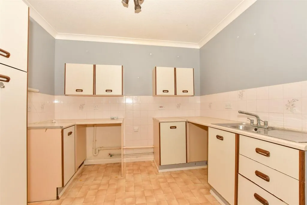 1 bed Ground Flat