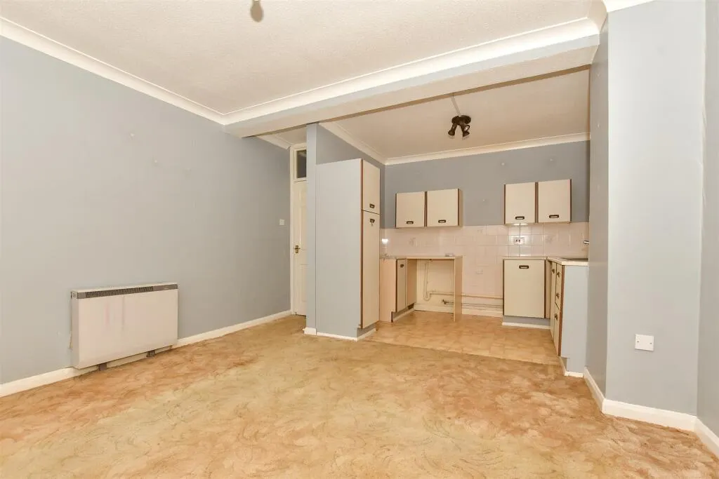 1 bed Ground Flat