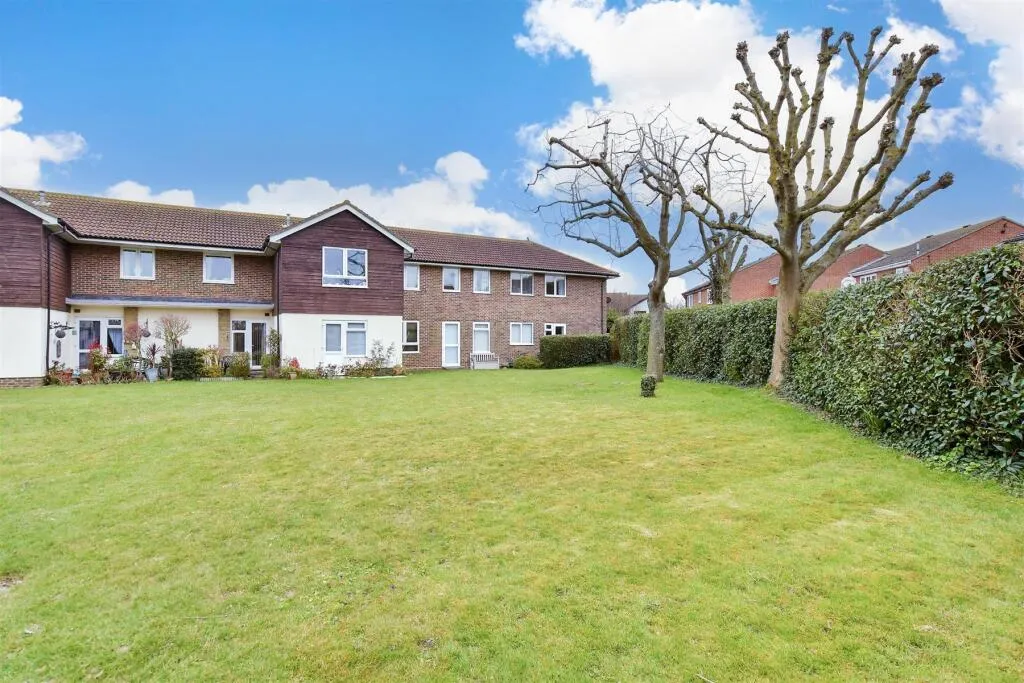 1 bed Ground Flat