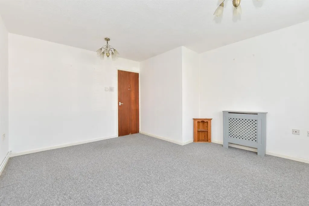1 bed Ground Flat