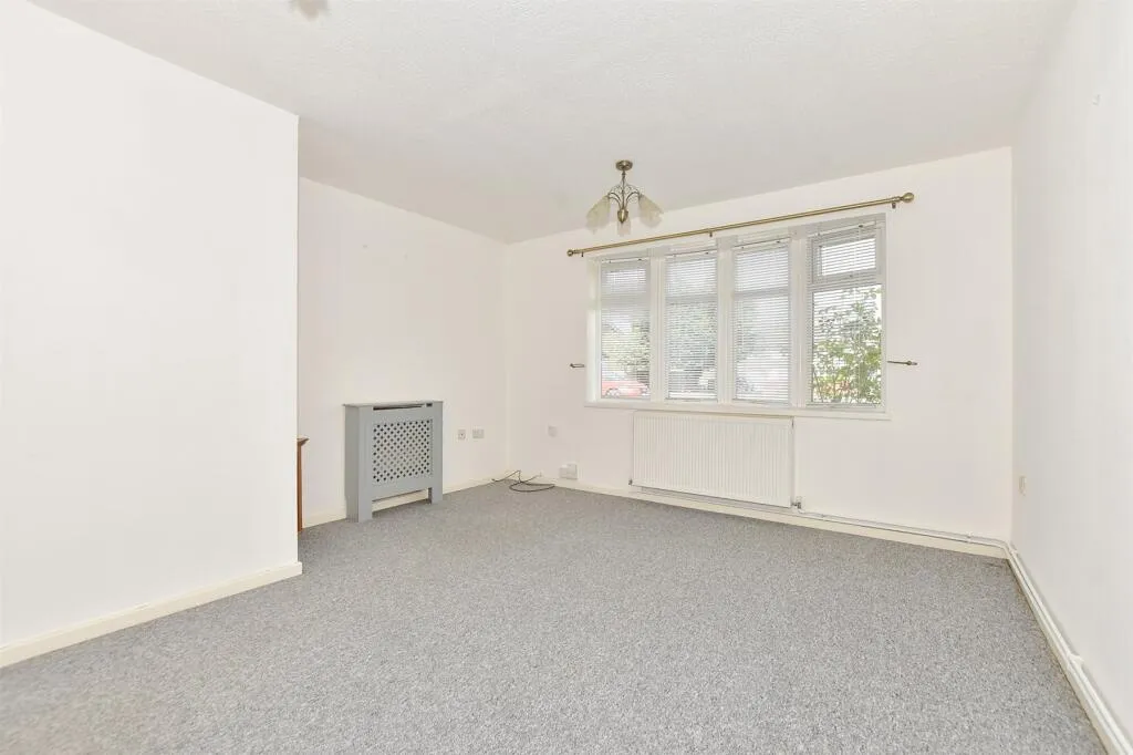 1 bed Ground Flat