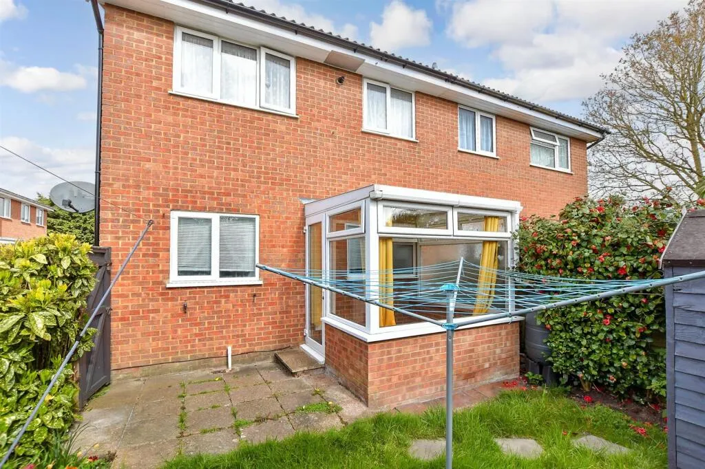 1 bed Ground Flat
