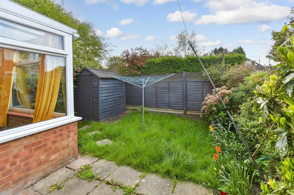1 bed Ground Flat
