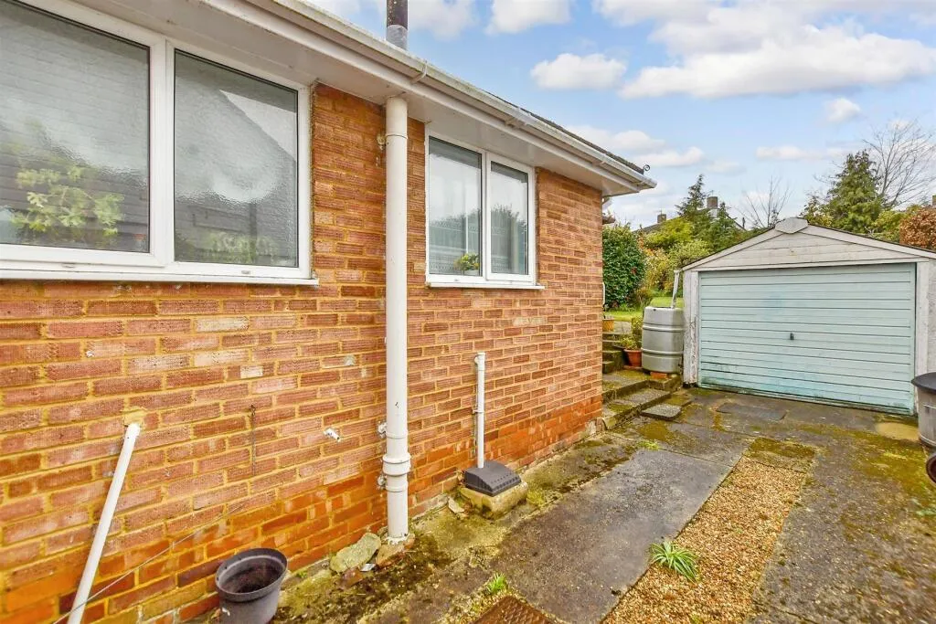 2 bed Semi-Detached Bungalow