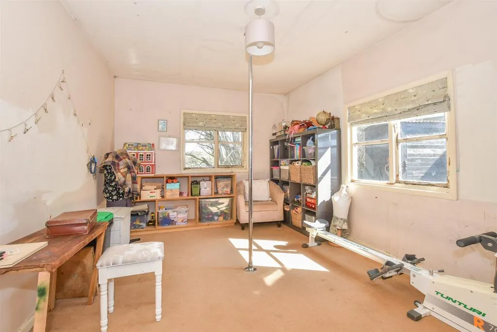 4 bed Detached