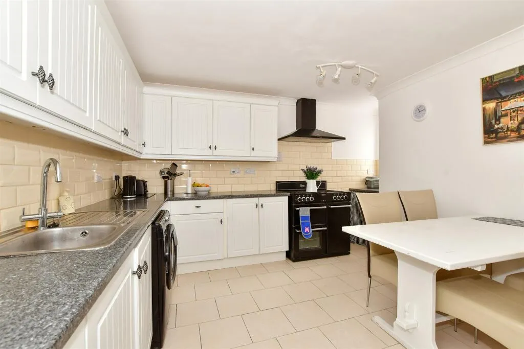 2 bed Ground Flat