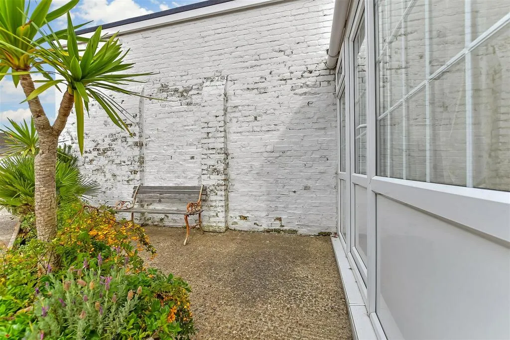 2 bed Ground Flat