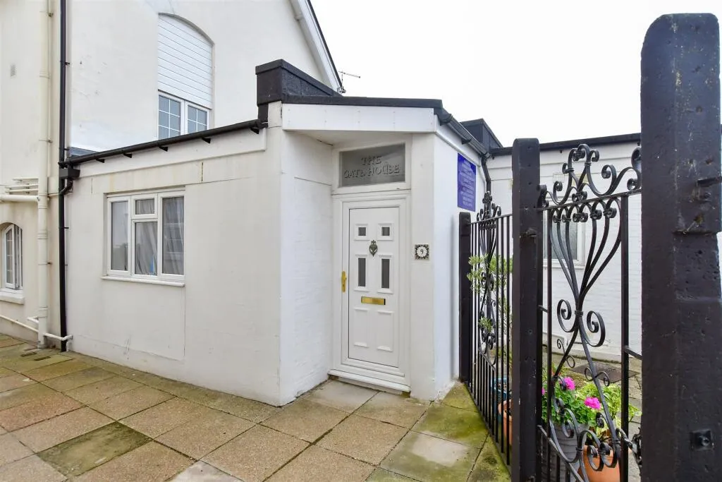 2 bed Ground Flat