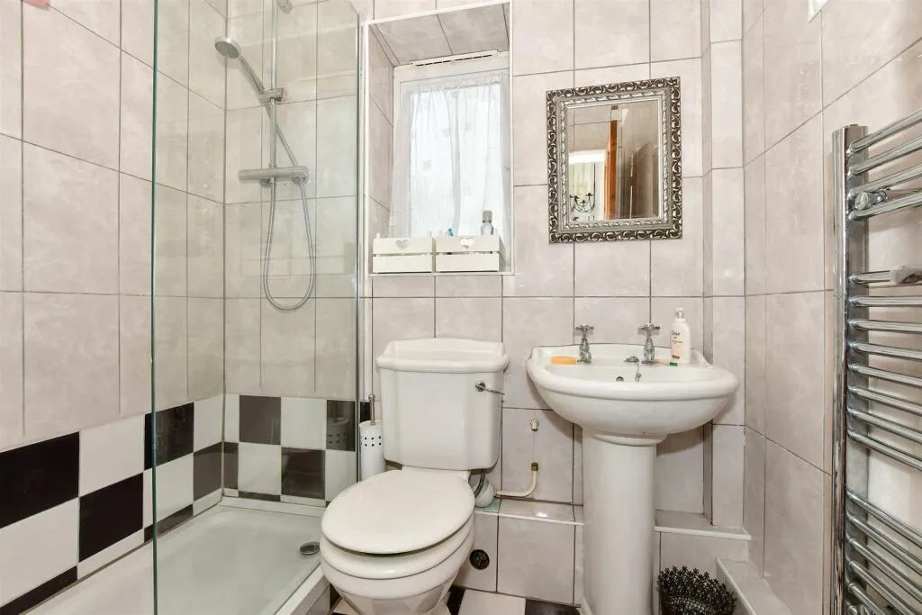 2 bed Ground Flat