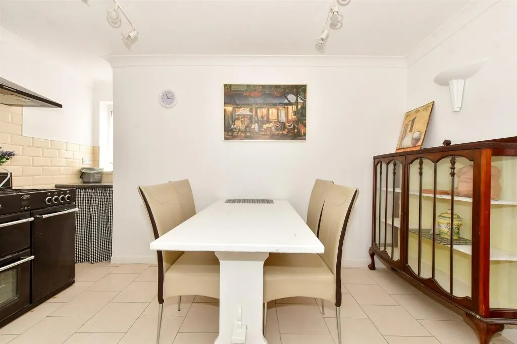 2 bed Ground Flat